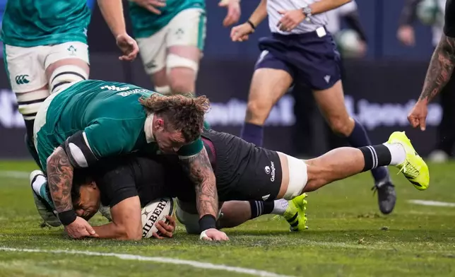 New Zealand's Wallace Sititi is tackled by Ireland's Andrew Porter during the rugby international between the All Blacks and Ireland in Chicago, Saturday, Nov. 1, 2025. (AP Photo/Erin Hooley)
