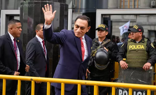 Former President Martin Vizcarra, who faces corruption charges, waves as he arrives for a sentence hearing, in Lima, Peru, Wednesday, Nov. 26, 2025. (AP Photo/Martin Mejia)