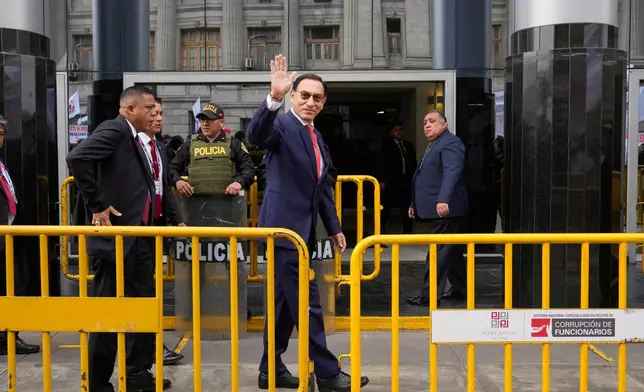 Former President Martin Vizcarra, who faces corruption charges, waves as he arrives for a sentence hearing, in Lima, Peru, Wednesday, Nov. 26, 2025. (AP Photo/Martin Mejia)