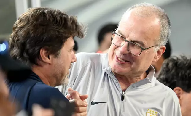 United States head coach Mauricio Pochettino, left, and Uruguay head coach Marcelo Bielsa speak before an international friendly soccer game, Tuesday, Nov. 18, 2025, in Tampa, Fla. (AP Photo/Jason Behnken)