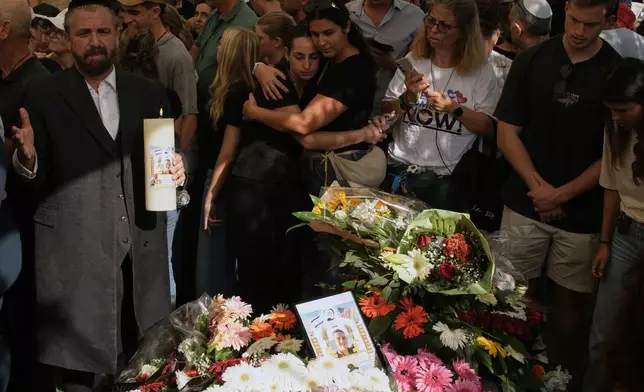 Mourners attend the funeral of slain hostage Israeli-American Capt. Omer Neutra, after his body was returned from Gaza as part of a ceasefire agreement between Israel and Hamas, at Kiryat Shaul cemetery, in Tel Aviv, Friday, Nov. 7, 2025. (AP Photo/Leo Correa)