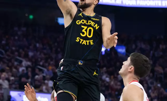 Golden State Warriors guard Stephen Curry shoots during the first half of an Emirates NBA Cup basketball game against the Houston Rockets Wednesday, Nov. 26, 2025, in San Francisco. (AP Photo/Benjamin Fanjoy)