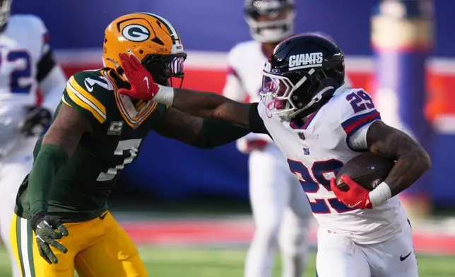 New York Giants' Tyrone Tracy Jr. runs for a first down during the first half of an NFL football game against the Green Bay Packers Sunday, Nov. 16, 2025, in East Rutherford, N.J. (AP Photo/Seth Wenig)