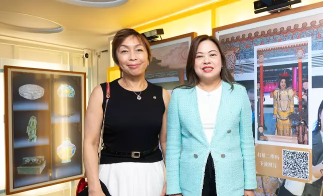 HKSAR Government Secretary for Culture, Sports and Tourism Rosanna Law, IoP Deputy Chairman and Trustee of The Hong Kong Jockey Club Charities Trust Ann Kung and other guests tour the HELLO! The Palace Museum — School Caravan.