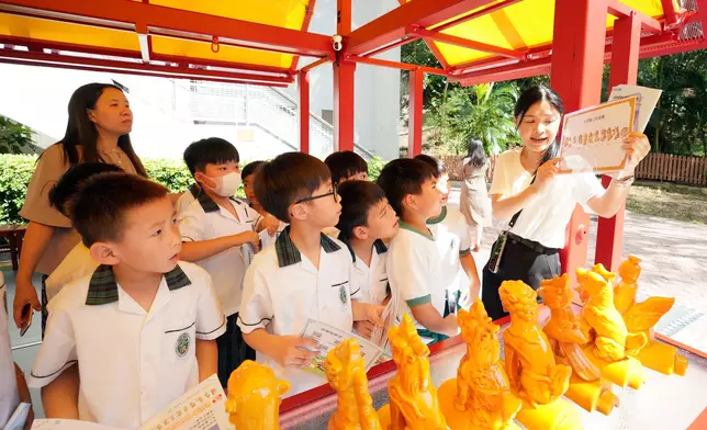 HELLO! The Palace Museum — School Caravan enables students to explore the Palace Museum’s artifacts through an immersive and interactive digital experience, introducing them to the richness of traditional Chinese culture and history.