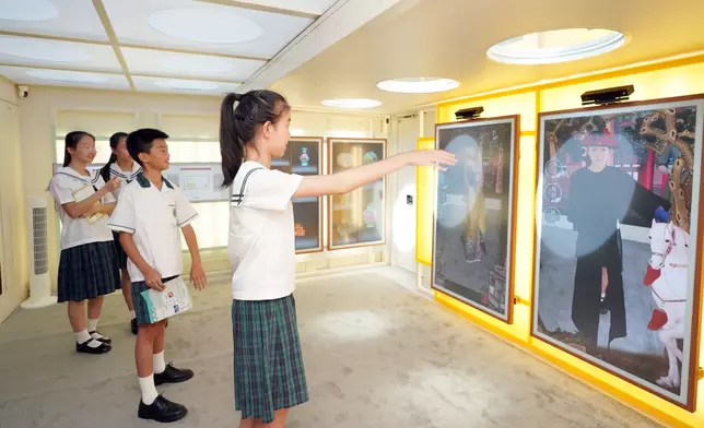 HELLO! The Palace Museum — School Caravan enables students to explore the Palace Museum’s artifacts through an immersive and interactive digital experience, introducing them to the richness of traditional Chinese culture and history.