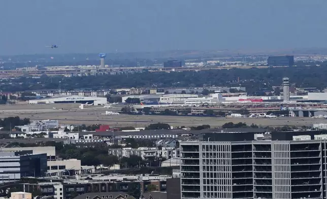 Southwest Airlines Flight SWA4331, traveling from New York's LaGuardia Airport, makes its final approach onto Dallas Love Field Airport Thursday, Nov. 6, 2025, in Dallas. (AP Photo/Julio Cortez)