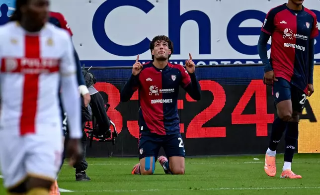 Cagliari's Gennaro Borrelli celebrates after scoring their side's first goal of the game during the Serie A soccer match between Cagliari Calcio and Genoa in Cagliari, Sardinia, Italy, Saturday, Nov. 22, 2025. (Gianluca Zuddas/LaPresse via AP)