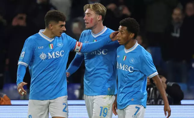 Napoli's David Neres, right, celebrates after scoring the opening goal during the Serie A soccer match between SSC Napoli and Atalanta Bergamo in Naples, Italy, Saturday, Nov. 22 , 2025. (Alessandro Garofalo/LaPresse via AP)