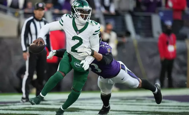New York Jets quarterback Tyrod Taylor (2) is pressured by Baltimore Ravens linebacker Kyle Van Noy during the second half of an NFL football game, Sunday, Nov. 23, 2025, in Baltimore. (AP Photo/Stephanie Scarbrough)