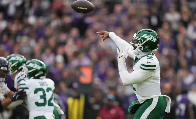 New York Jets quarterback Tyrod Taylor passes during the first half of an NFL football game against the Baltimore Ravens, Sunday, Nov. 23, 2025, in Baltimore. (AP Photo/Stephanie Scarbrough)