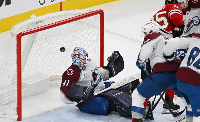 Colorado Avalanche goalie Scott Wedgewood makes a save during the third period of an NHL hockey game against the Chicago Blackhawks, Sunday, Nov. 23, 2025, in Chicago. (AP Photo/Paul Beaty)