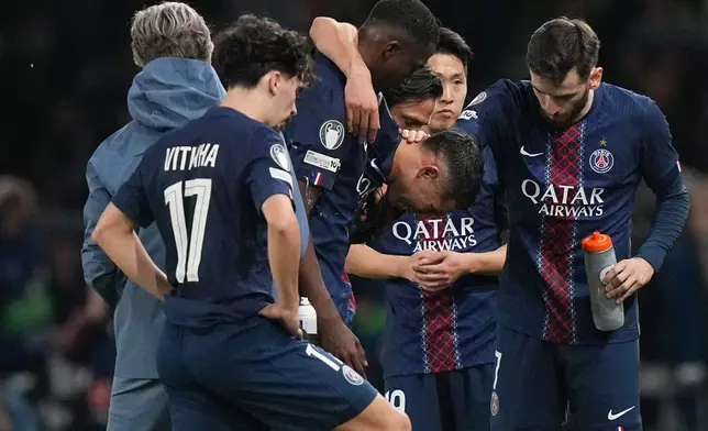 PSG's Achraf Hakimi leaves the field injured during the Champions League opening phase soccer match between Paris Saint-Germain and Bayern Munich in Paris, France, Tuesday, Nov. 4, 2025. (AP Photo/Thibault Camus)