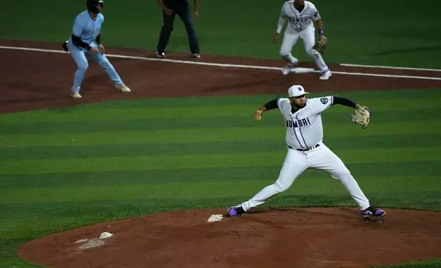 A Mumbai pitcher throws during the league's opening baseball game at the new Barry Larkin Field in Ud al-Bayda, on the outskirts of Dubai, United Arab Emirates, Friday, Nov. 14, 2025. (AP Photo/Fatima Shbair)