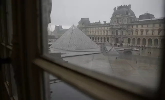 The courtyard and the pyramid of Le Louvre museum are seen Wednesday, Nov. 19, 2025 in Paris. (AP Photo/Christophe Ena)