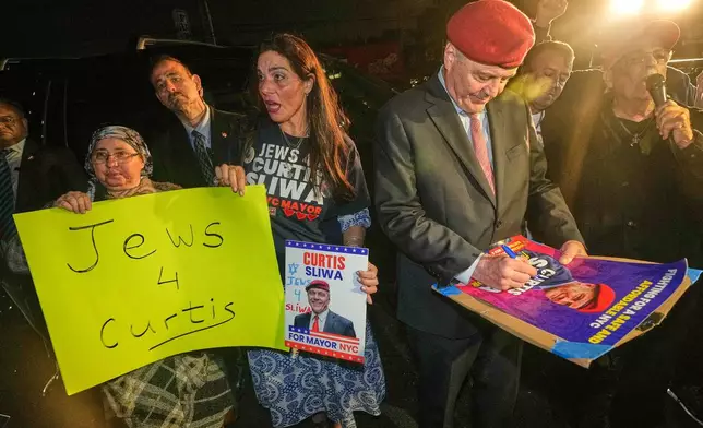 New York mayoral candidate Curtis Sliwa rallies with supporters at one of his campaign offices, in the Brooklyn borough of New York, Monday, Nov. 3, 2025. (AP Photo/Richard Drew)
