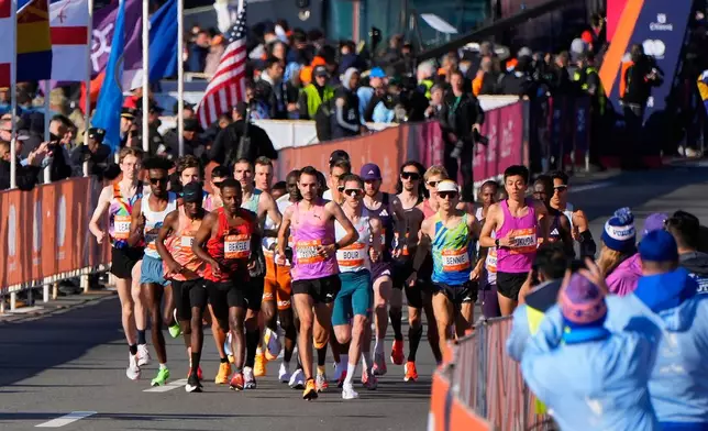 Athletes in the men's elite division start the New York City Marathon, Sunday, Nov. 2, 2025, in New York. (AP Photo/Yuki Iwamura)