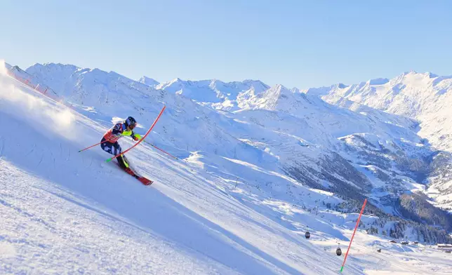 United States' Mikaela Shiffrin competes in an alpine ski, women's World Cup slalom, in Gurgl, Austria, Sunday, Nov. 23, 2025. (AP Photo/Giovanni Maria Pizzato)