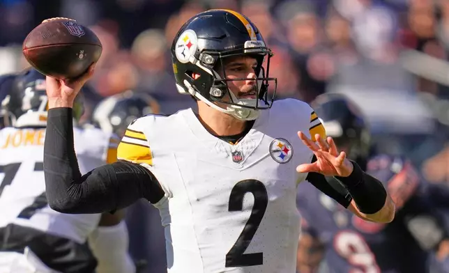 Pittsburgh Steelers quarterback Mason Rudolph (2) throws a pass during the first half of an NFL football game against the Chicago Bears, Sunday, Nov. 23, 2025, in Chicago. (AP Photo/Erin Hooley)