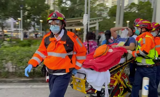 The rescue personnel are sending the injured people to the hospitals, Photo by Bastille Post
