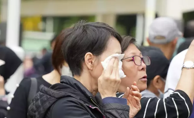 Many people came to the fire site and expressed their condolences. Photo by Bastille Post