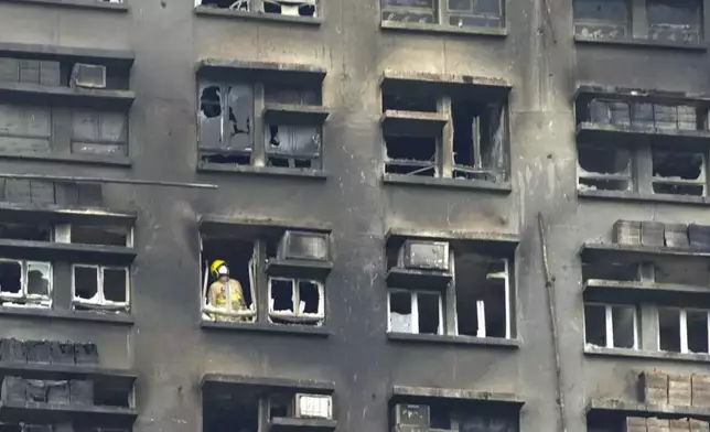 The firefighter in the rescue, Photo by Bastille Post