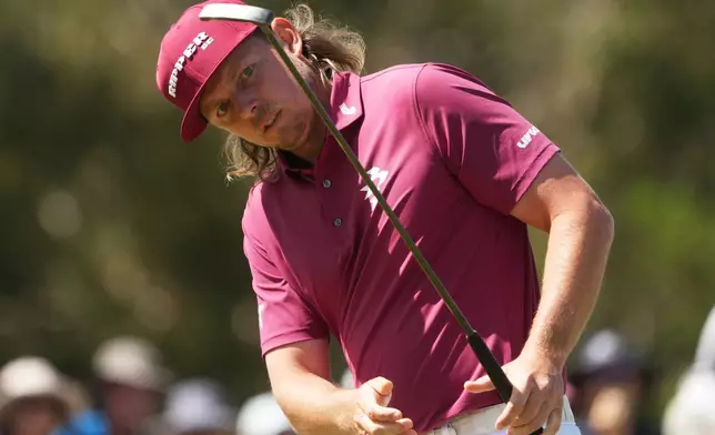 Australia's Cameron Smith watched his putt on the 14th during the final round of the Australian Open golf tournament in Melbourne, Australia, Sunday, Dec. 7, 2025. (AP Photo/Asanka Brendon Ratnayake)
