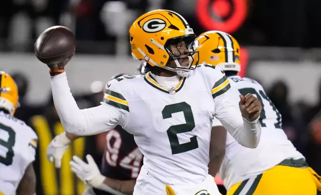 Green Bay Packers' Malik Willis throws during the second half of an NFL football game against the Chicago Bears Saturday, Dec. 20, 2025, in Chicago. (AP Photo/Erin Hooley)