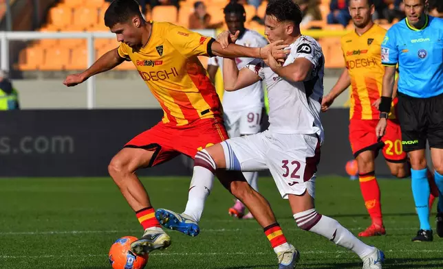 Lecce's Medon Berisha, left, and Torino's Kristjan Asllani in action during the Serie A soccer match between US Lecce and Torino 1906 FC in Lecce, Italy, Sunday Nov. 30, 2025. (Giovanni Evangelista/LaPresse via AP)