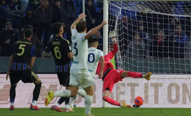 Inter's Lautaro Martinez scores a goal during the Italian Serie A soccer match between Pisa and Inter in Pisa, Italy, Sunday, Nov. 30, 2025. (Alessandro La Rocca/LaPresse via AP)