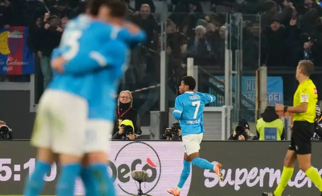 Napoli's David Neres celebrates after scoring his side's first goal during the Serie A soccer match between Roma and Napoli in Rome, Sunday, Nov. 30, 2025. (AP Photo/Gregorio Borgia)