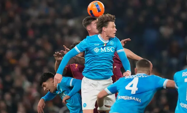Napoli's Scott McTominay goes for the header with Roma's Evan Ferguson during the Serie A soccer match between Roma and Napoli in Rome, Sunday, Nov. 30, 2025. (AP Photo/Gregorio Borgia)