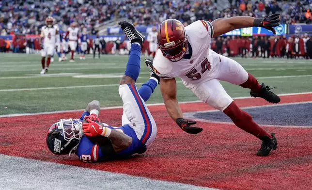 New York Giants running back Tyrone Tracy Jr. (29) catches a pass for a touchdown against Washington Commanders middle linebacker Bobby Wagner (54) during the third quarter of an NFL football game, Sunday, Dec. 14, 2025, in East Rutherford, N.J. (AP Photo/Adam Hunger)