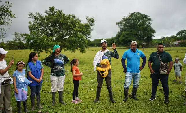 Ruben Pastrana explains to the group about sustainable projects on the outskirts of Puerto Asis, Colombia, Wednesday, Nov. 26, 2025. (AP Photo/Ivan Valencia)