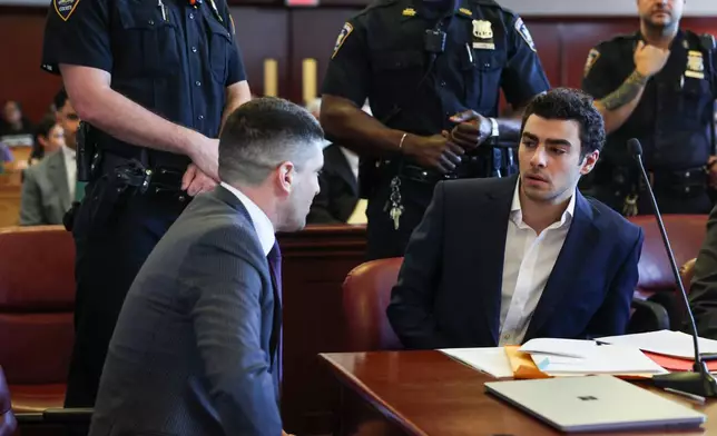 Luigi Mangione appears in Manhattan Criminal Court for an evidence hearing, Thursday , Dec. 18, 2025, in New York. (Shannon Stapleton/Pool Photo via AP)
