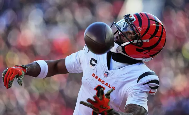 Cincinnati Bengals wide receiver Ja'Marr Chase (1) is unable to complete a pass during the first half of an NFL football game against the Baltimore Ravens, Sunday, Dec. 14, 2025, in Cincinnati. (AP Photo/Jeff Dean)
