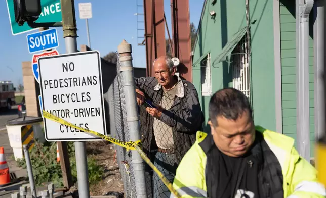 Steve Camp, of San Leandro, observes the site of a gas explosion in a neighborhood, Thursday, Dec. 11, 2025, in Hayward, Calif. (AP Photo/Minh Connors)