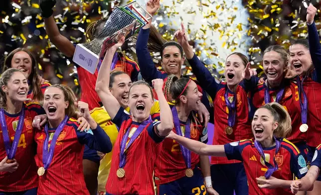 Spain's team captain Irene Paredes lifts the trophy after winning the Women's Nations League final soccer match between Spain and Germany in Madrid, Tuesday, Dec. 2, 2025. (AP Photo/Bernat Armangue)