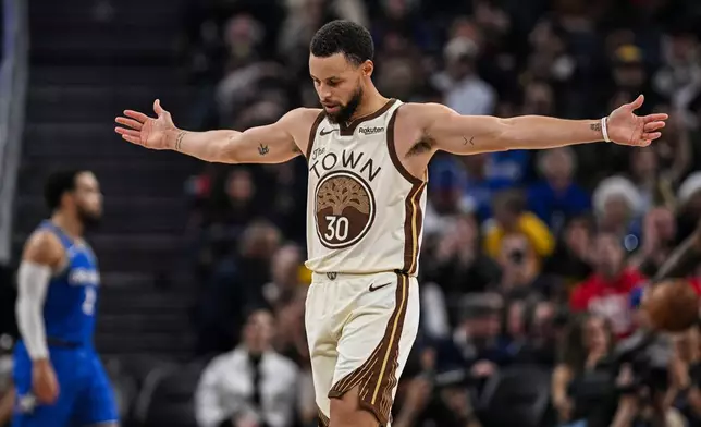 Golden State Warriors guard Stephen Curry (30) reacts during the first half of an NBA basketball game against the Orlando Magic, Monday, Dec. 22, 2025, in San Francisco (AP Photo/Justine Willard)