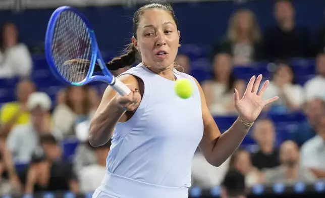 Jessica Pegula hits a return to Amanda Anisimova during the Miami Tennis Invitational tournament, Monday, Dec. 8, 2025, in Miami. (AP Photo/Lynne Sladky)