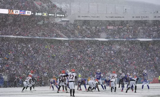 Snow falls as the Buffalo Bills line up for a play against the Cincinnati Bengals during the first half of an NFL football game, Sunday, Dec. 7, 2025, in Orchard Park, N.Y. (AP Photo/Gene J. Puskar)