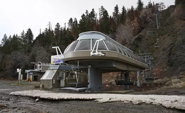 A ski lift stands at Mountain High Resort, Thursday, Dec. 25, 2025, in Wrightwood, Calif. (AP Photo/William Liang)