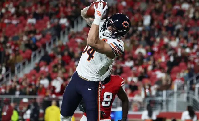 Chicago Bears tight end Colston Loveland, top, catches a touchdown pass in front of San Francisco 49ers linebacker Tatum Bethune during the first half of an NFL football game in Santa Clara, Calif., Sunday, Dec. 28, 2025. (AP Photo/Jed Jacobsohn)