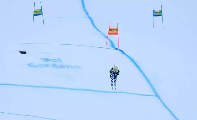 United States' Ryan Cochran Siegle speeds down the course during an alpine ski, men's World Cup super-G, in Val Gardena, France, Friday, Dec.19, 2025. (AP Photo/Alessandro Trovati)