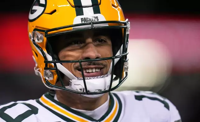 Green Bay Packers' Jordan Love warms up before an NFL football game against the Chicago Bears Saturday, Dec. 20, 2025, in Chicago. (AP Photo/Erin Hooley)