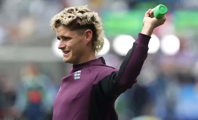 England's Jacob Bethell warms up before their Ashes cricket test match against Australia in Melbourne, Friday, Dec. 26, 2025. (AP Photo/Hamish Blair)