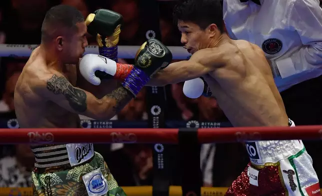 Japan's Junto Nakatani, right, fights Sebastian Hernandez Reyes of Mexico during a super-bantamweight bout in Riyadh, Saudi Arabia, Saturday, Dec. 27, 2025. (AP Photo)