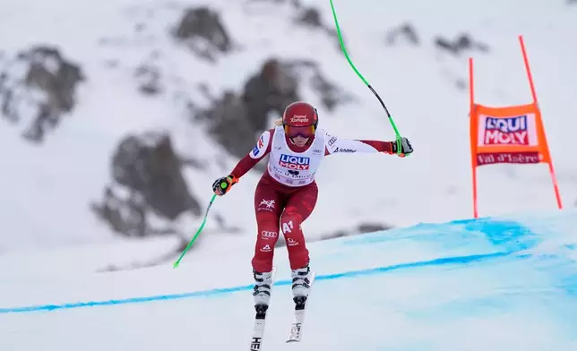 Austria's Cornelia Huetter speeds down the course during an alpine ski, women's World Cup downhill, in Val D'Isere, France, Saturday, Dec. 20, 2025. (AP Photo/Giovanni Auletta)