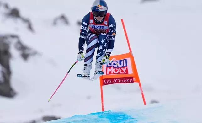 United States' Lindsey Vonn speeds down the course during an alpine ski, women's World Cup downhill, in Val D'Isere, France, Saturday, Dec. 20, 2025. (AP Photo/Giovanni Auletta)