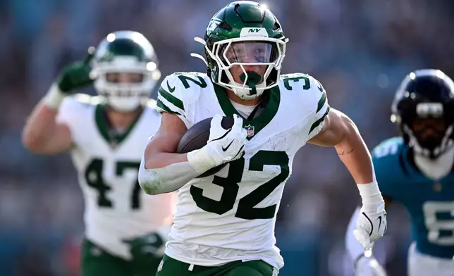 New York Jets running back Isaiah Davis (32) runs for a touchdown against the Jacksonville Jaguars during the second half of an NFL football game, Sunday, Dec. 14, 2025, in Jacksonville, Fla. (AP Photo/Phelan M. Ebenhack)